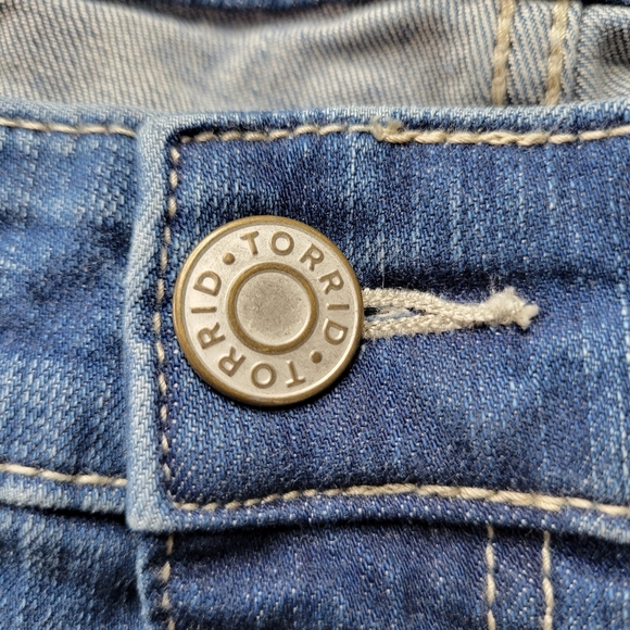 Torrid Jeans Women Plus Size 26 46X26 Blue Girlfriend Ankle Length High Rise - Picture 3 of 13